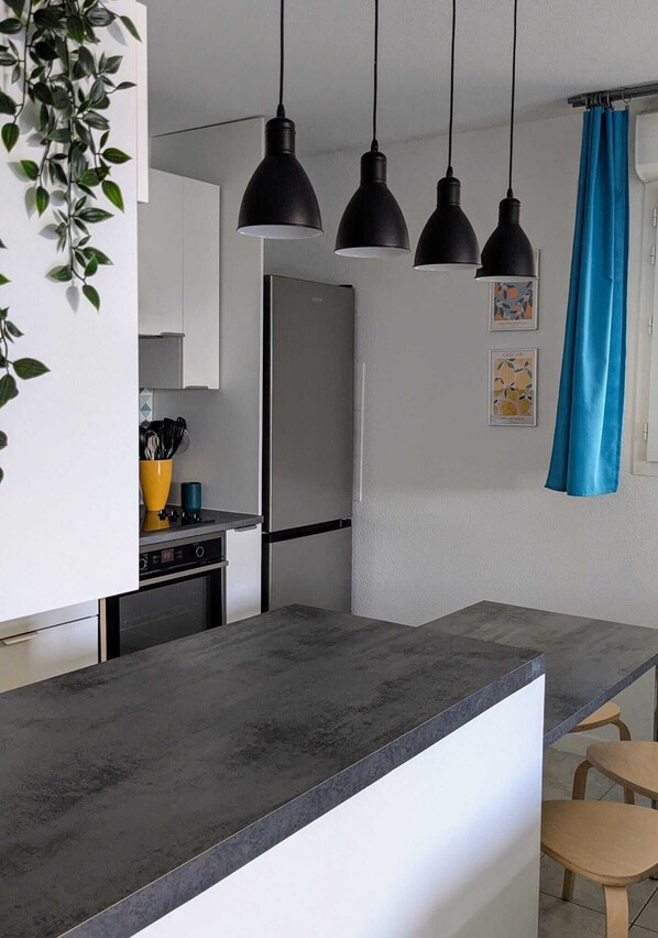 Fridge, microwave, oven, stovetop