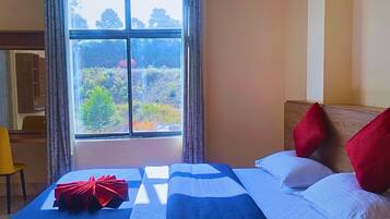 Premium bedding, free WiFi