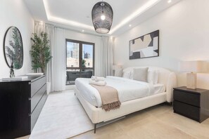 2 bedrooms, iron/ironing board, WiFi - Free housekeeping visits during your stay - StayShort - Luxurious 2-Bedroom Apartment in Downtown - Sleeps 4 with Iconic Burj Khalifa Views (Downtown)