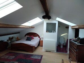 3 bedrooms, WiFi, bed sheets