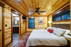 5 bedrooms, iron/ironing board, WiFi, bed sheets