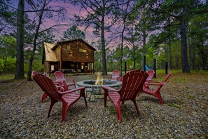 Property grounds - Sugar Mama - great location, sleeps 10, hammocks (Broken Bow)