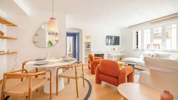 Apartamento, junto a la playa | Zona de estar | Una televisión de pantalla plana