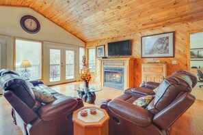 House (2 Bedrooms) | Front of property - Resort Cabin With Private Hot Tub! (Sevierville)