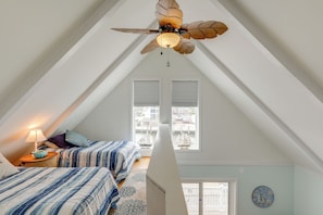Interior - Waterfront Cottage w/ Private Dock in Ocean Pines! (Berlin)
