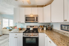 Interior - Waterfront Cottage w/ Private Dock in Ocean Pines! (Berlin)