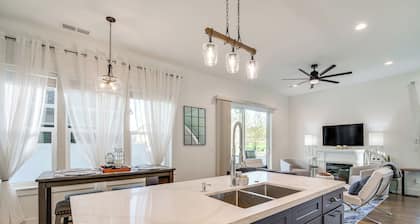 Eagle Point Golf Retreat: Pool Access + Patio!
