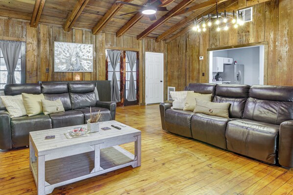 House (3 Bedrooms) | Interior