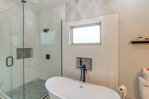 House (3 Bedrooms) | Interior - 1 Mi to Enid Lake: Peaceful Pope Getaway (Pope)