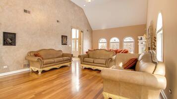 Villa (6 Bedrooms) | Interior