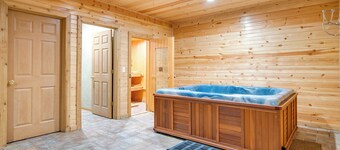 Hot Tub & Sauna: Hoffman Estates Villa in Elgin!