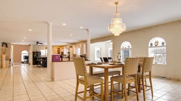 Villa (6 Bedrooms) | Interior