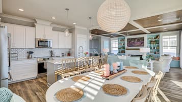 House (6 Bedrooms) | Interior