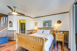 Apartment (0 Bedroom) | Interior - Riverfront Haven: Converted Barn w/ Deck in Aurora (Aurora)