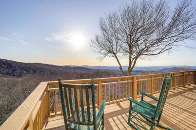 3 Mi Beech Mtn Resort: Cozy Studio w/ Deck & View!