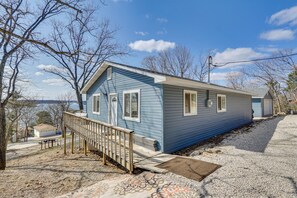 House (3 Bedrooms) | Interior - 3 Mi to the Lake: Rocky Mount Home w/ Water Views! (Rocky Mount)