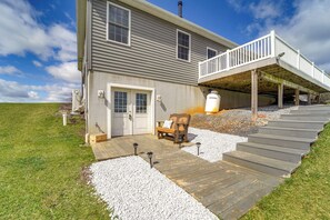 A house with a wooden deck, a bench, and a small garden area. - Mtn-view Studio: 18 Mi to Penn State! (Spring Mills)