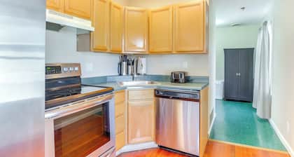 1 Block to Dtwn Seneca Falls: Apartment w/ Yard!