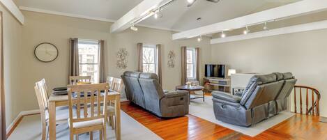 Apartment (2 Bedrooms) | Front of property