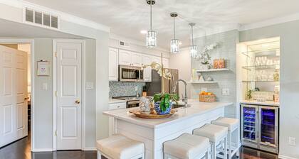 Waterfront Lake Norman Retreat w/ Pool Access!