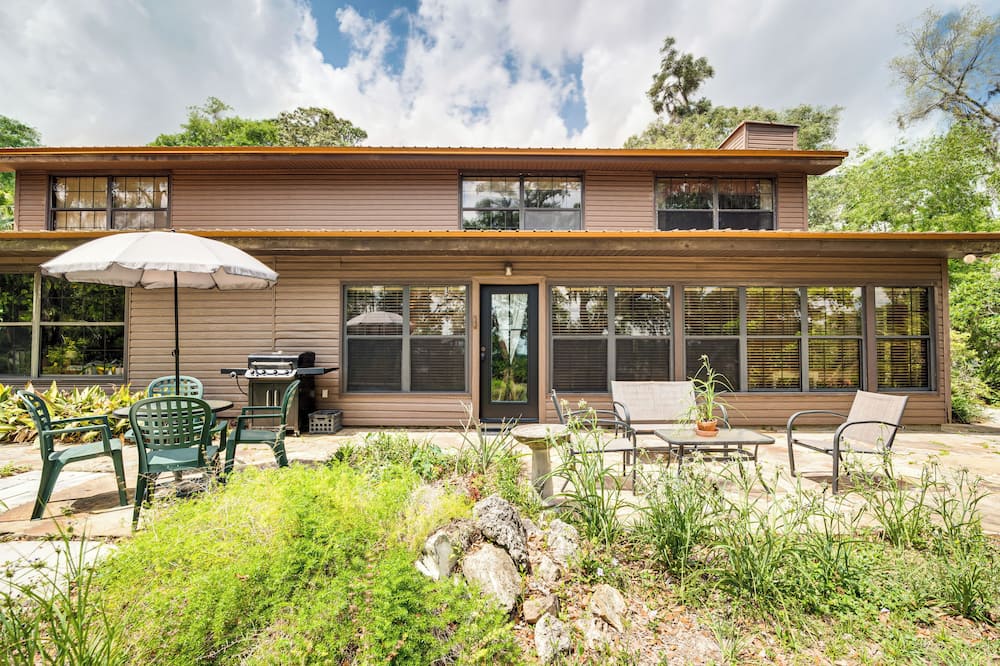 Lake Access + Private Patio: Sunny Inverness Apt! - Withlacoochee River, FL