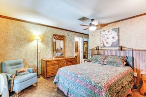 Apartment (1 Bedroom) | Interior - Lake Access + Private Patio: Sunny Inverness Apt! (Inverness)