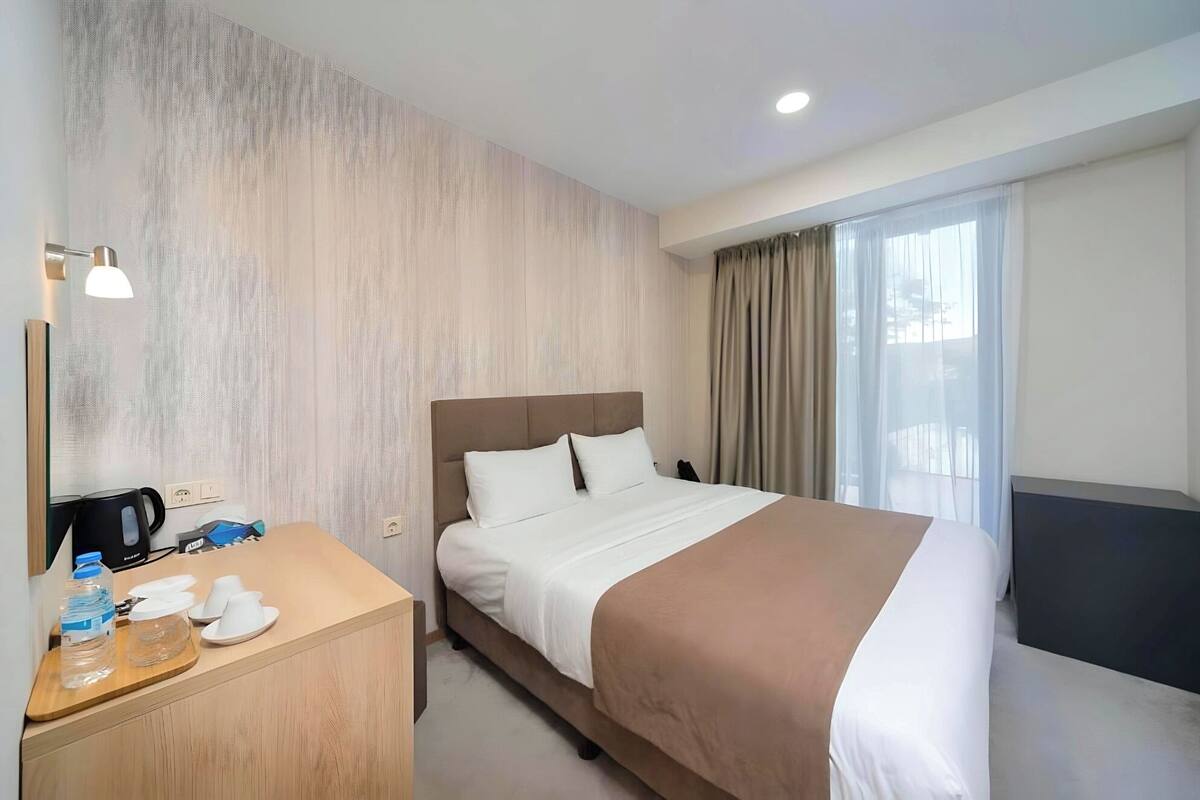 Standard Double Room, Balcony, City View | Premium bedding, in-room safe, blackout drapes