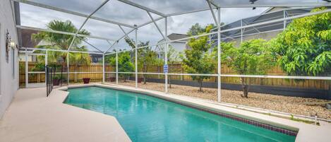 House (4 Bedrooms) | Front of property