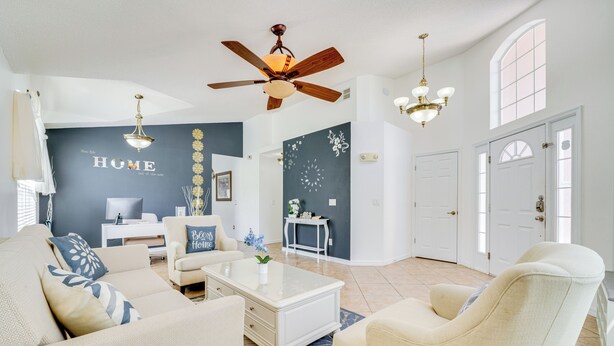 A spacious living room with a ceiling fan, a coffee table, and a sofa. - 12 Mi to Disney: Family Home w/ Lanai in Davenport (Davenport)