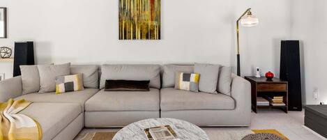 Smart TV y chimenea