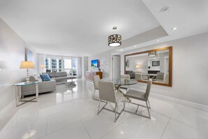 Apartment | 3 bedrooms, desk, Internet