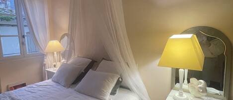 2 chambres, fer et planche à repasser, Wi-Fi, draps fournis