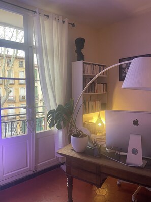 Interior - Magnificent apartment with direct access to the Place des 9 Jets in CERET. (Céret)