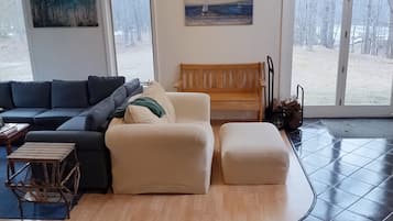 Televisión, videojuegos, reproductor de DVD y oficina