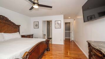 4 Schlafzimmer, Schreibtisch, Bügeleisen/Bügelbrett, WLAN