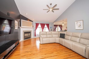 TV, offices - Big Sky Retreat - Home for 10 (Fairfield)