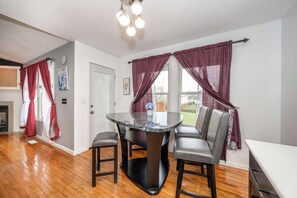 Dining - Big Sky Retreat - Home for 10 (Fairfield)