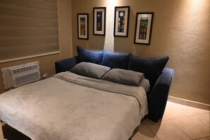 1 bedroom, desk, iron/ironing board, WiFi