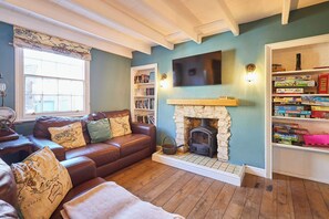 TV, fireplace, offices - Host & Stay | Ship's Bell (Staithes)