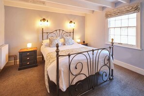 3 bedrooms, desk, iron/ironing board, WiFi
