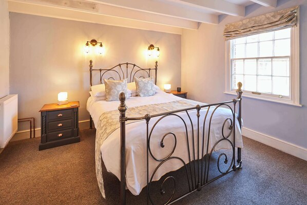 3 bedrooms, desk, iron/ironing board, WiFi