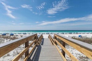 On the beach - Direct Beach, Resort, Gym & Pool - 101B Seabreeze (Destin)