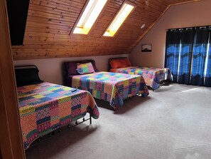 5 bedrooms, iron/ironing board, WiFi, bed sheets