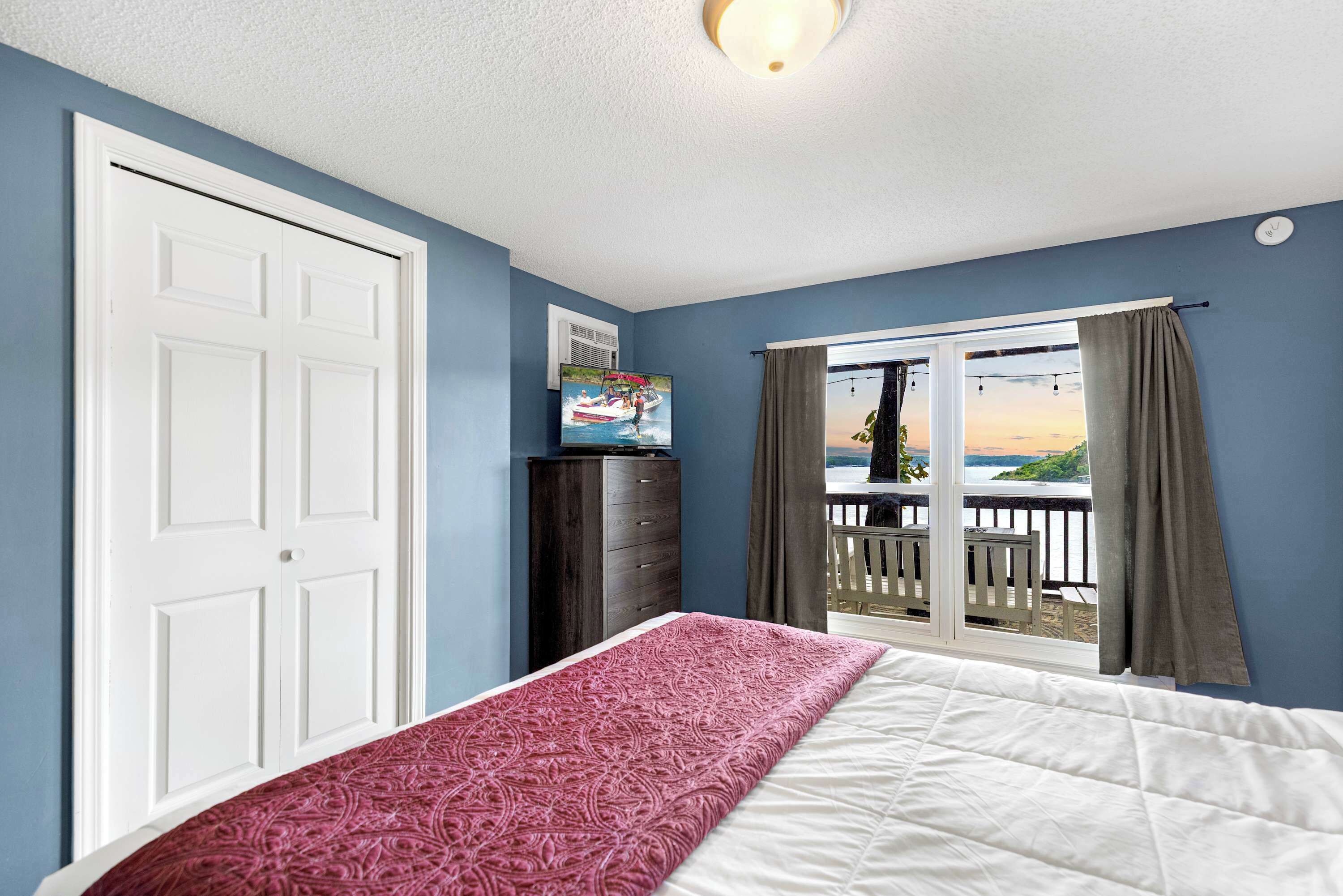 4 bedrooms, iron/ironing board, travel cot, WiFi
