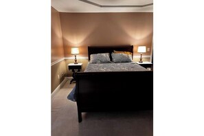 5 bedrooms, iron/ironing board, WiFi, bed sheets