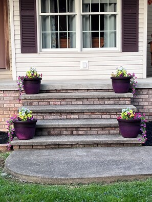 Exterior detail - Large spacious house with ample parking for large groups. (Delbarton)