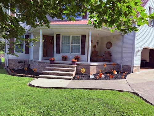 Large spacious house with ample parking for large groups.