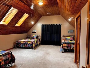 5 quartos, ferros/tábuas de passar roupa, Wi-Fi, roupa de cama