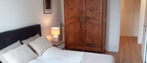 1 quarto, ferros/tábuas de passar roupa, Wi-Fi, roupa de cama