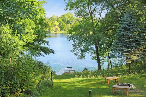 Cozy Treehouse on the Lake - Peaceful and Private